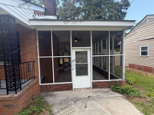 Foto del edificio - 920 Cedarbrook Dr