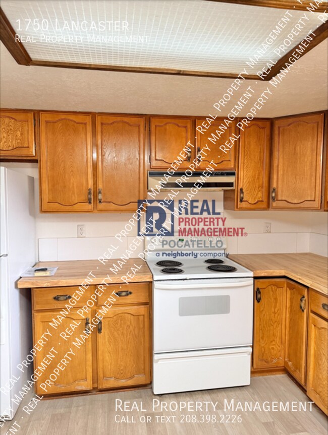 Building Photo - 1750 Lancaster-