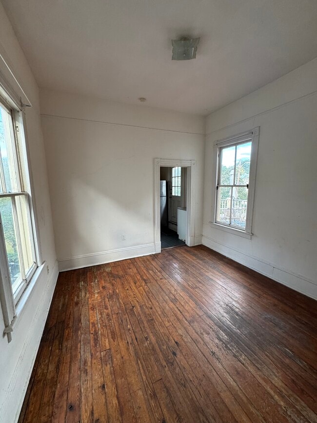 Dining room - 126 E 39th St