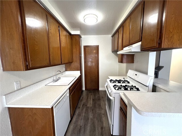 Foto del edificio - 14817 Sylvan St