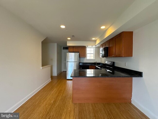 Building Photo - 1131 W Nevada St