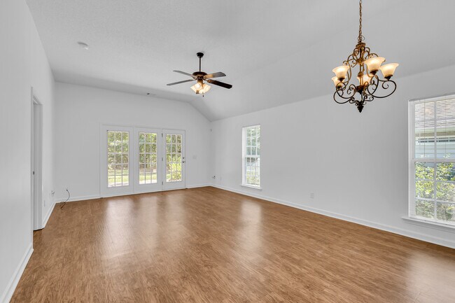 Family and Dining Room - 125 Oak Ridge Cir