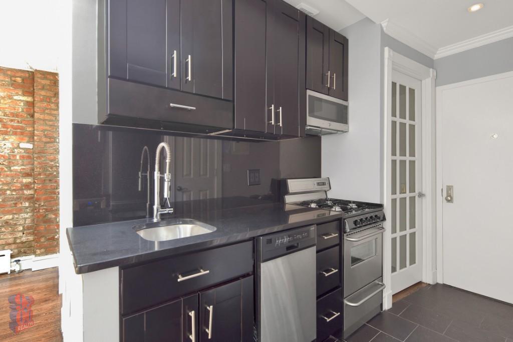 Foto principal - 411 E 12th St