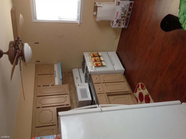 Building Photo - 2 br, 1 bath Apartment - 7327 W 80th St