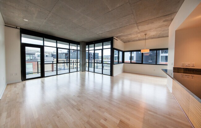Foto del edificio - Spacious Luxury Riverfront Condo Near NW 23rd! Parking, Storage, Most Utilities Included!