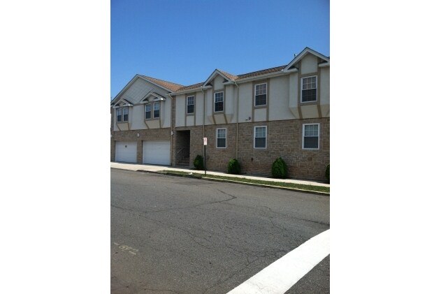 Foto principal - 332-338 Niles St