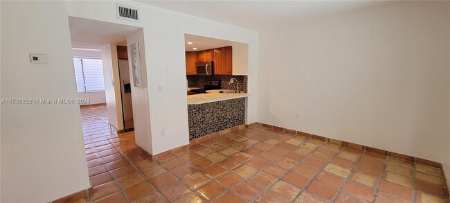 Building Photo - 10119 SW 77th Ct