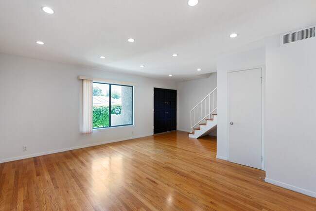 Building Photo - 246 Green Heath Plz