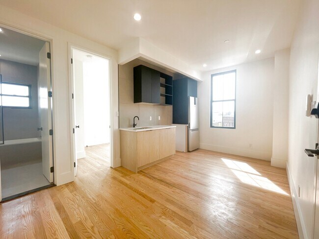 Building Photo - 152 Saint Johns Pl