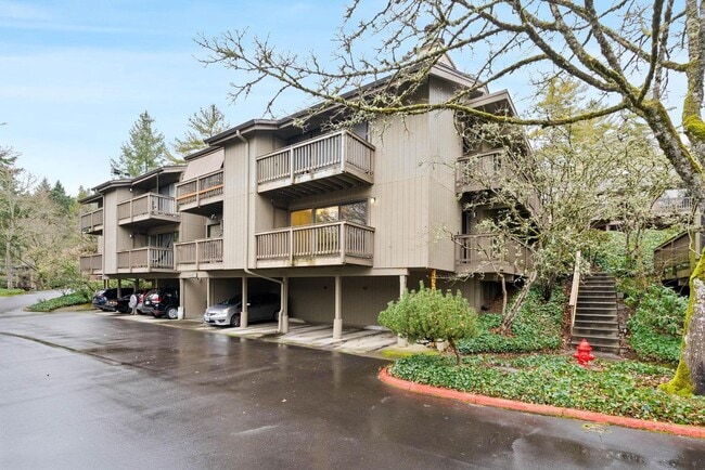 Building Photo - Spacious 1-bdrm/1-bath condo w/ 2 parking spaces. Move-in special, balcony, fireplace, hot tub, &...