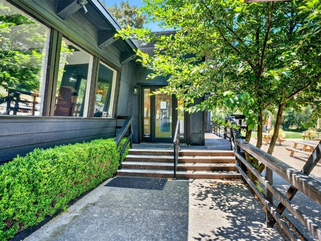 Foto del edificio - 16451 Golf Rd