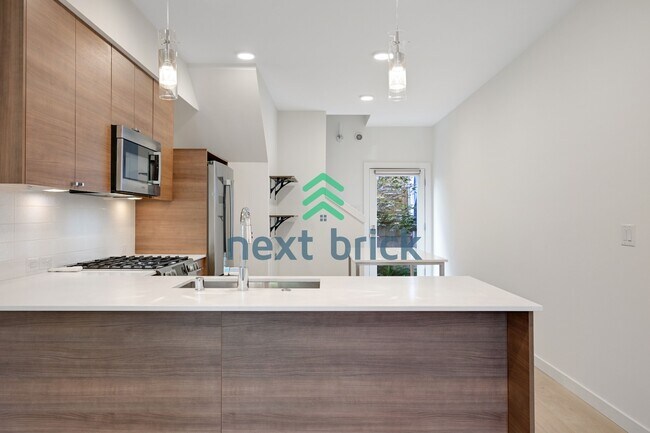 Foto del edificio - Charming 2-Bed, 2-Bath Townhouse Retreat in Prime Wallingford Location – Spacious 1486 Sq Ft!