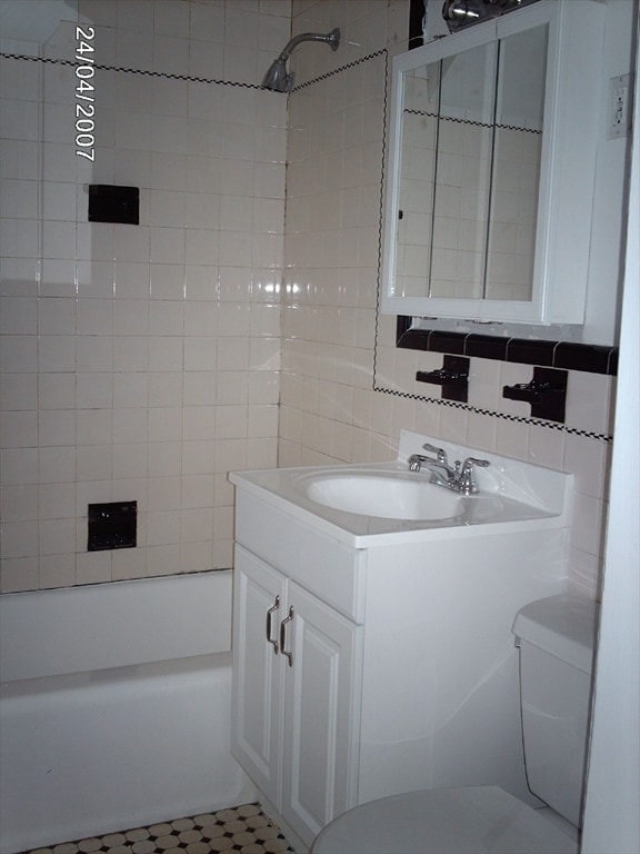 Building Photo - 518 Watertown St