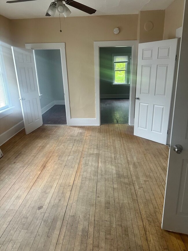 Building Photo - 3 bedroom single family home