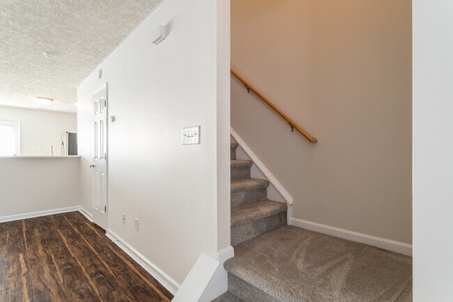 Building Photo - Durham Town Home For Rent