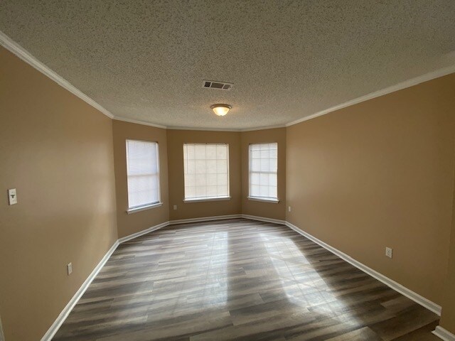 Building Photo - 5865 Pepper Crossing