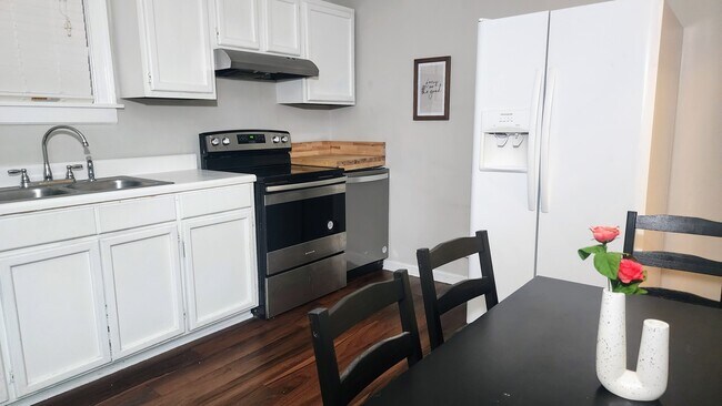 Foto del edificio - 2215 Albion St