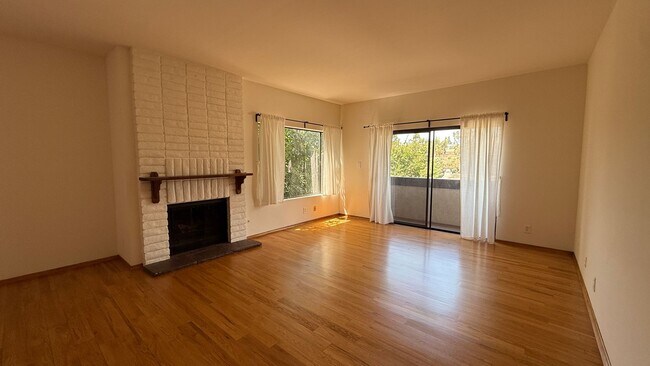 Foto del edificio - Spacious Townhouse For Rent at Montezuma T...