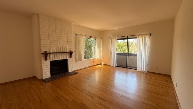 Building Photo - Spacious Twin Home For Rent at Montezuma T...