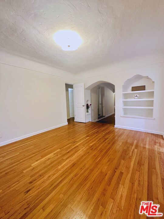 Building Photo - 2620 W 43rd Pl