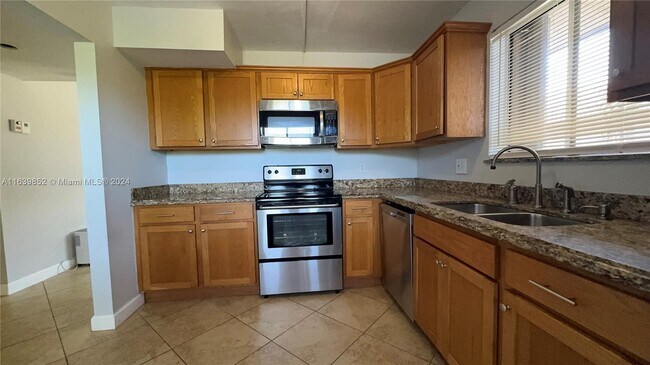 Building Photo - 209 Lakeview Dr
