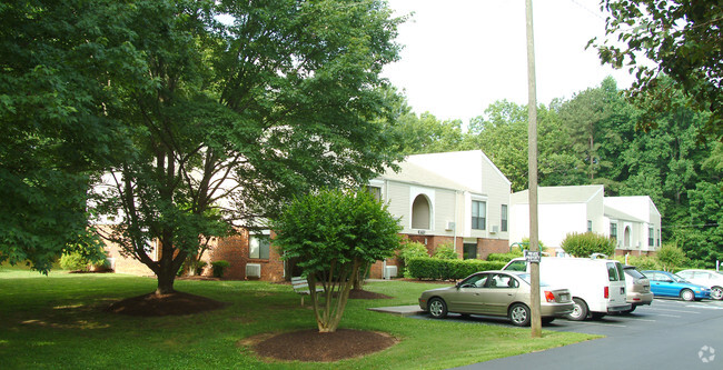 Building Photo - Giles Apartments