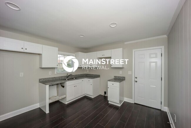 Building Photo - 3 Bedroom Pet-Friendly Home in College Park, GA with Main Street Renewal