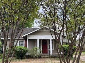 Building Photo - 803 University St