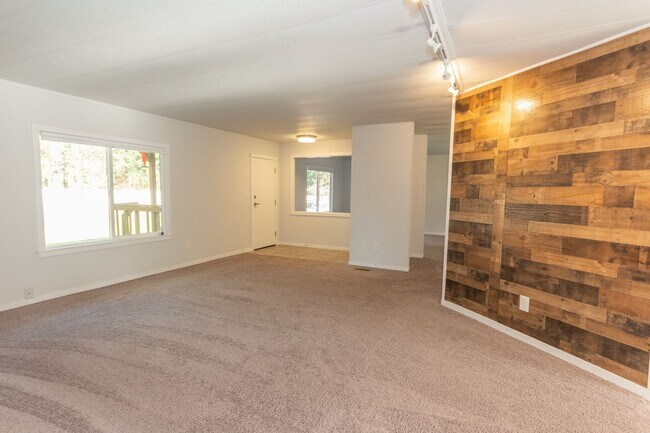 Building Photo - 3 Bedroom 2 bath Gig Harbor Home