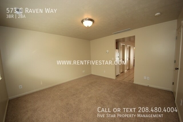 Foto del edificio - 573 Raven Way