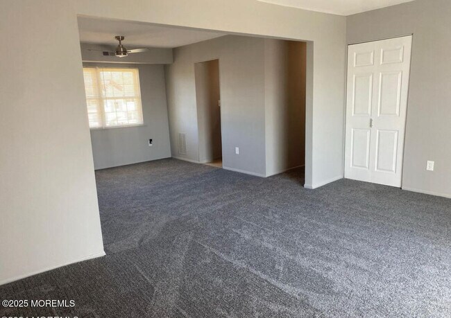 Foto del edificio - 252 Sawmill Rd