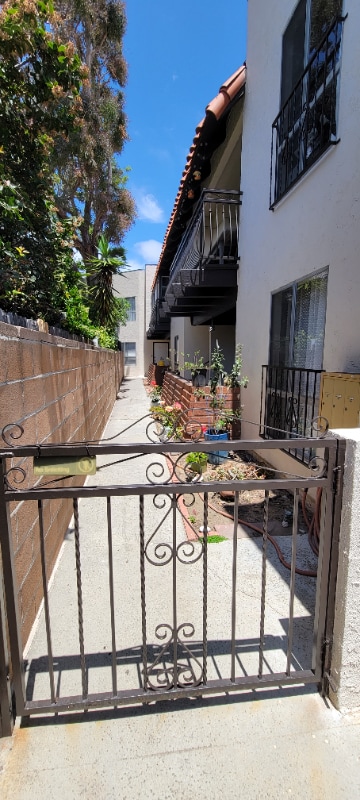 Building Photo - 2213 Voorhees Ave