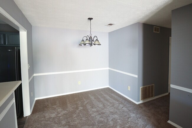 Building Photo - Beautiful condo in private community