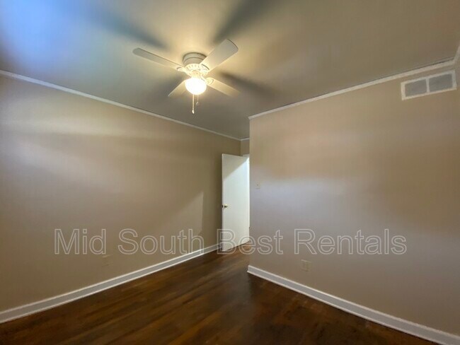 Foto del edificio - 1759 Dellwood Ave