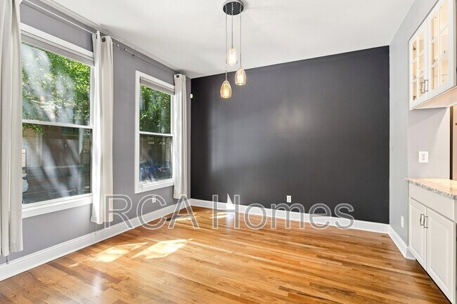 Foto del edificio - 232 E St Joseph St