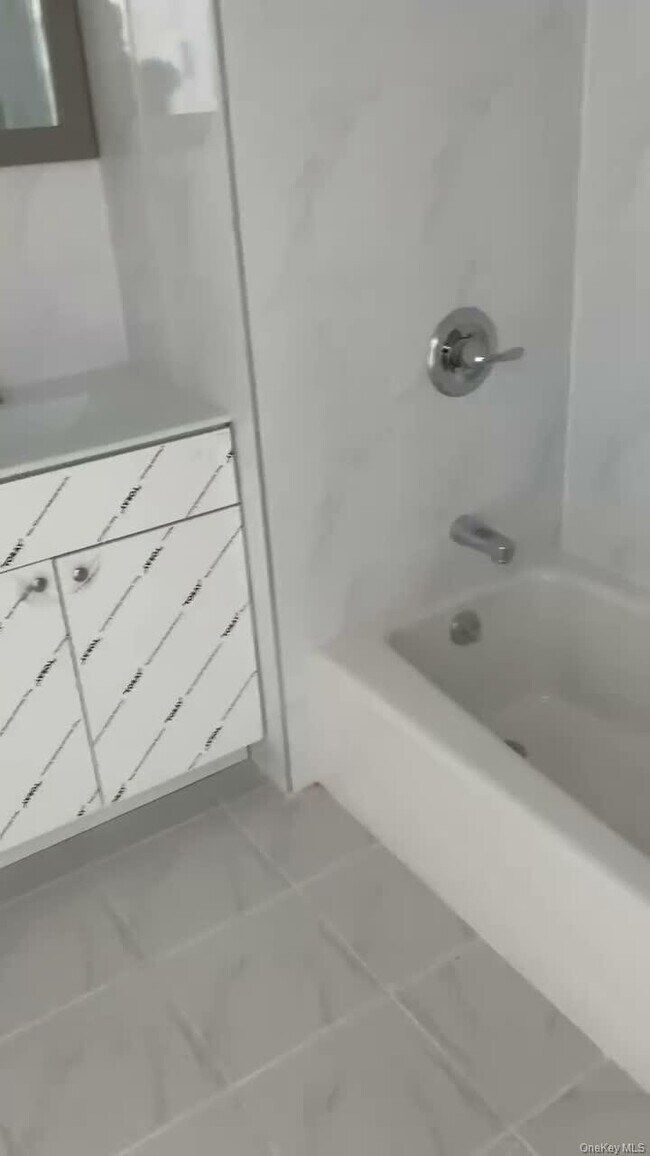 Foto del edificio - 70-40 45th Ave