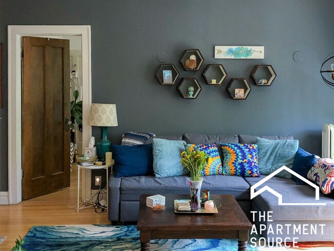 Building Photo - 436 W Surf St