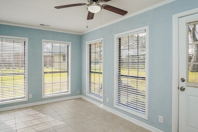Foto del edificio - Amazing 4 Bedroom Home