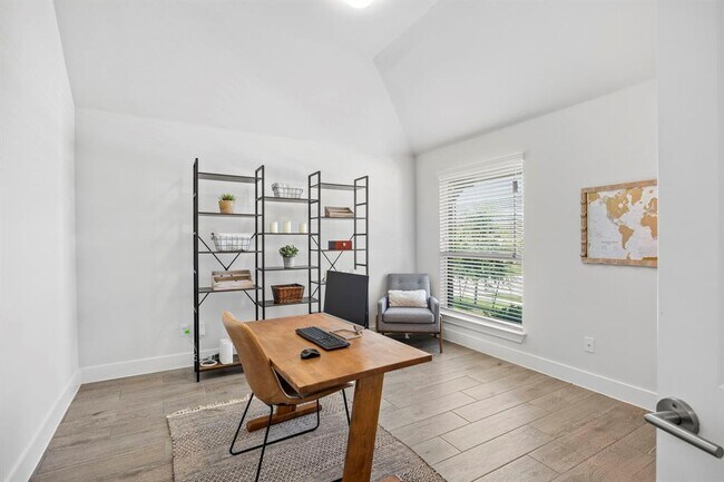 Foto del edificio - 532 Elm Green St