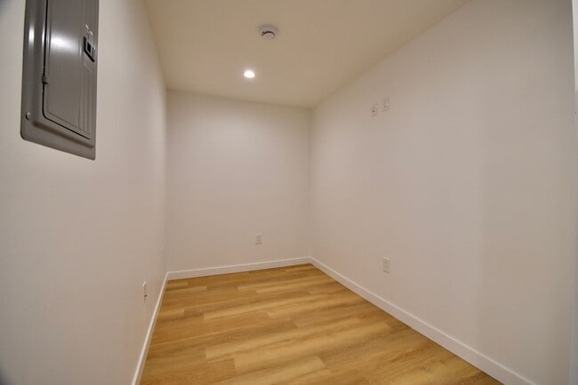 Building Photo - 6041 Fulton Ave