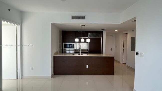 Foto del edificio - 475 Brickell Ave