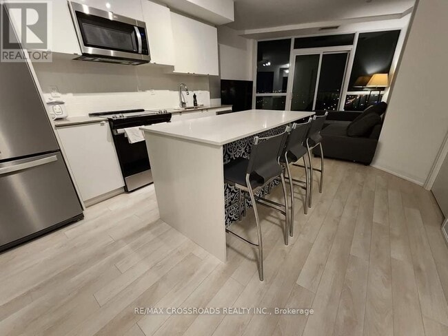 Photo du bâtiment - 1461 Lawrence Ave W
