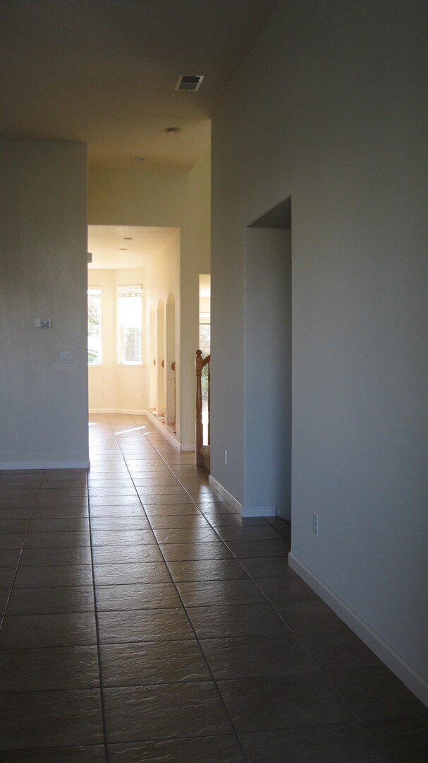 Building Photo - East Roseville, New Carpet * Paint, 2657sq...