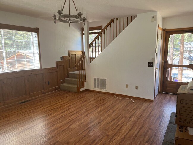Foto del edificio - Beautiful 2 Bedroom 2 Bathroom in Big Bear City with Large Backyard