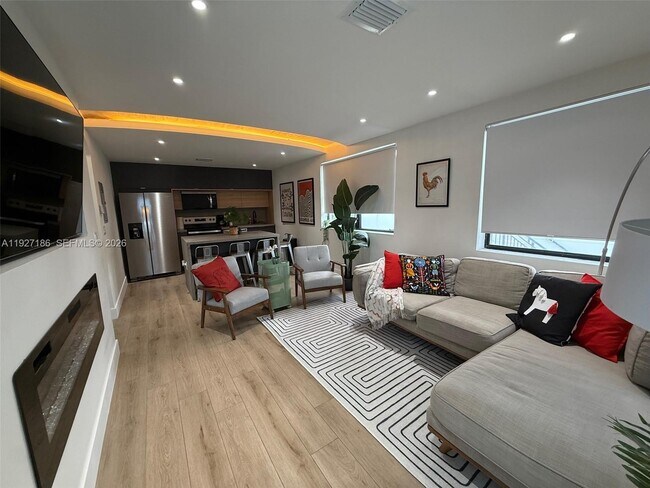 Building Photo - 1716 SW 11th St