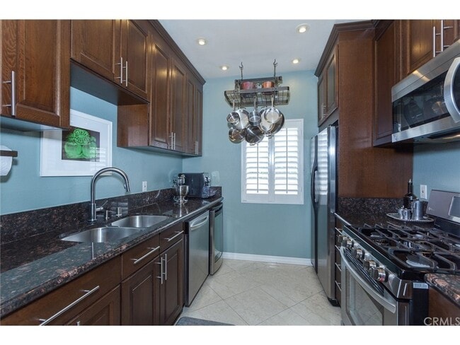 Building Photo - 156 S Oak Knoll Ave