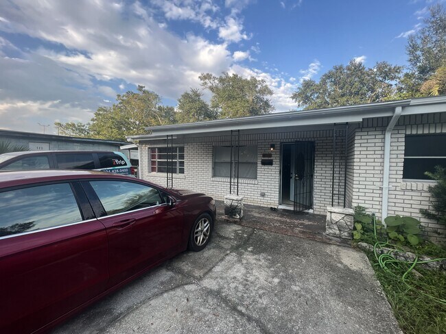 Foto del edificio - 4731 E Castlewood Dr