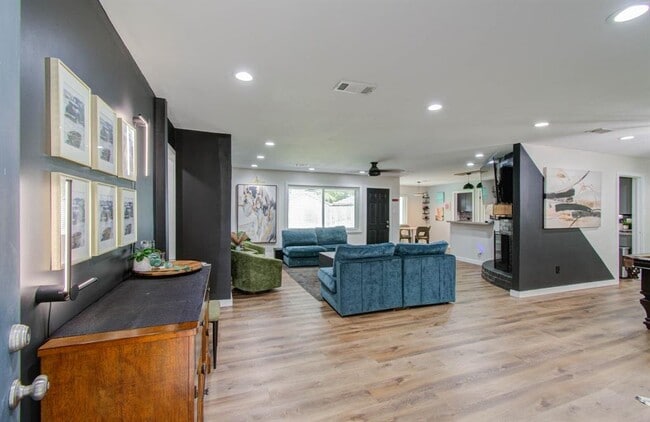 Building Photo - 15623 Artoys Dr