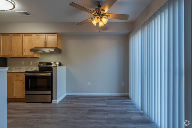 2 habitaciones, 1,5 baños - 952 pies cuadrados - Mejora - Comedor - Walkabout Creek