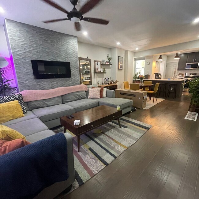 Building Photo - Unique&Updated Point Breeze Row home with ...